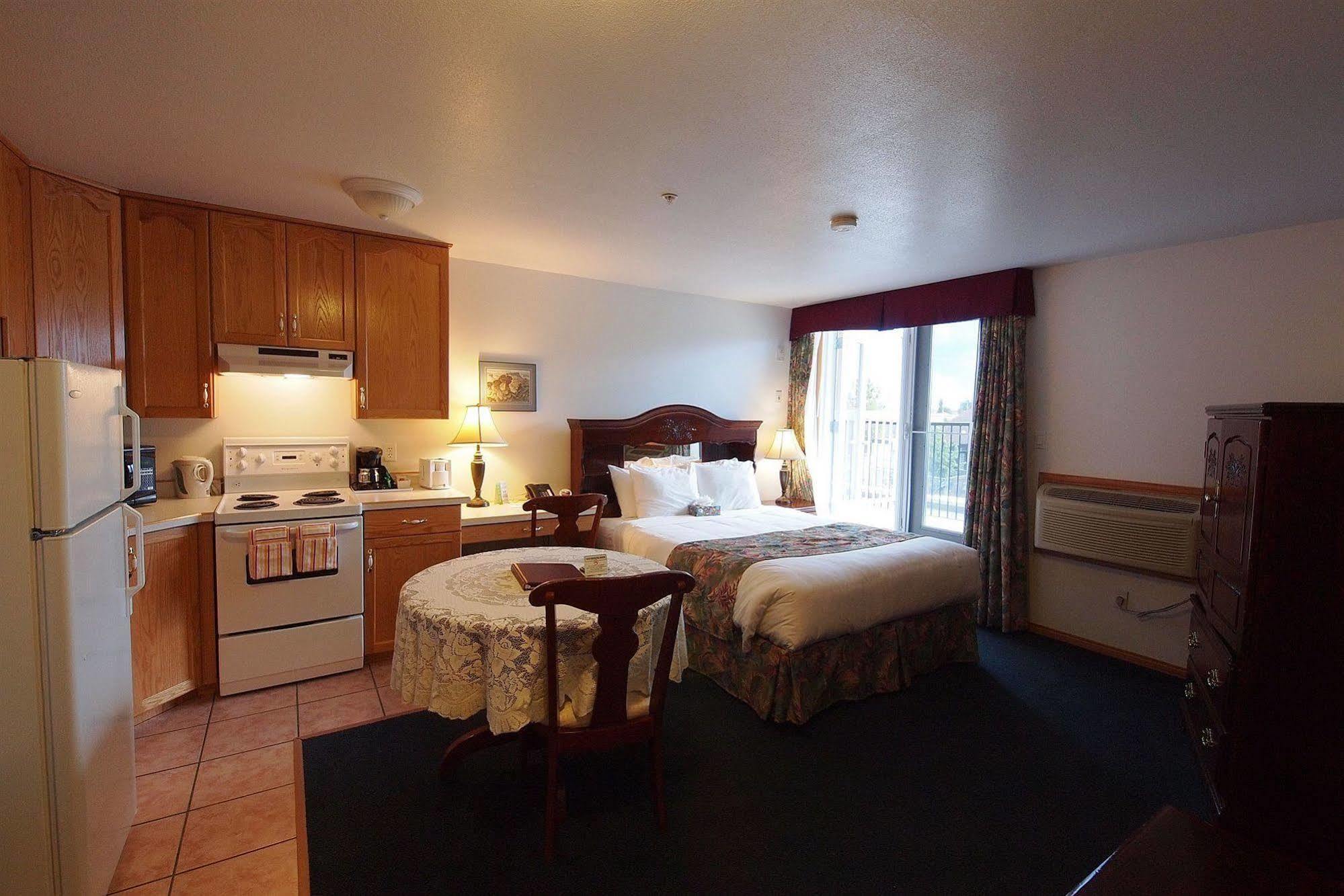 Executive House Suites Hotel & Conference Centre ไฮเลเวล ภายนอก รูปภาพ